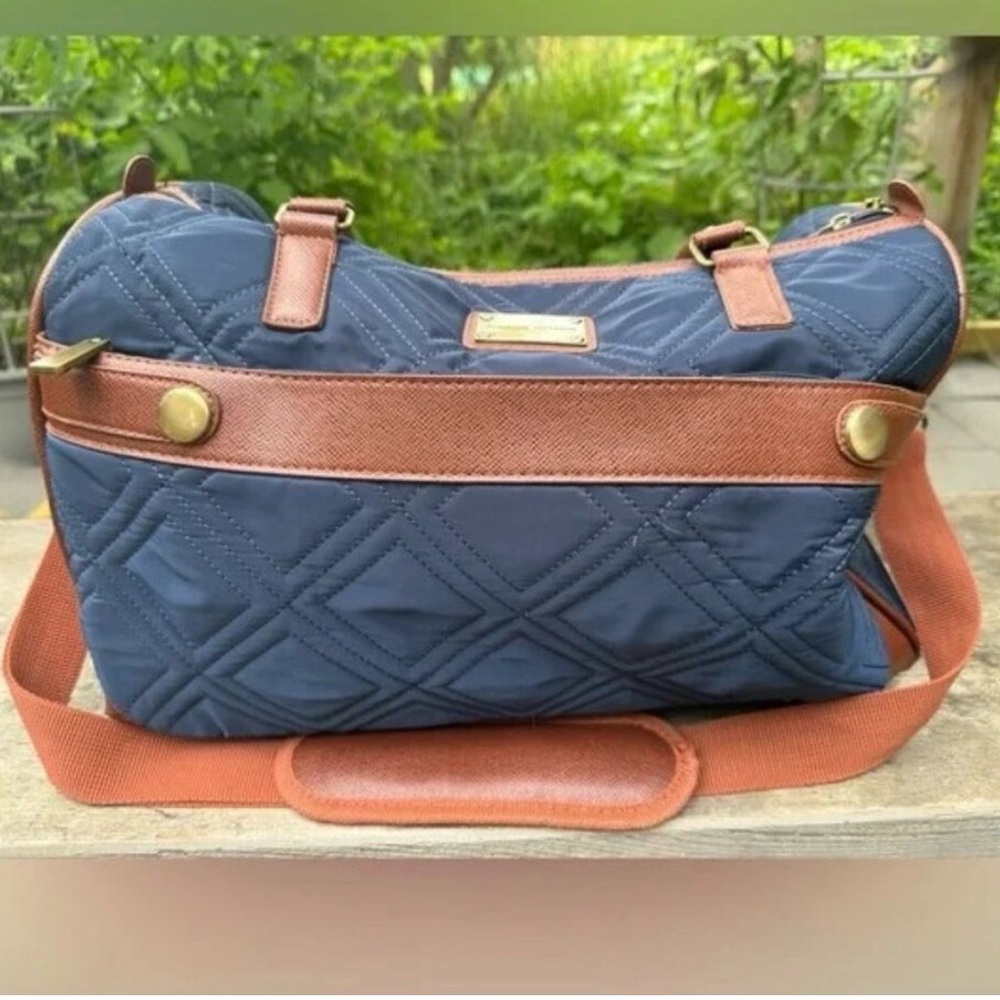 ADRIENNE VITTADINI DIAMOND QUILTED DUFFLE TRAVELING BAG